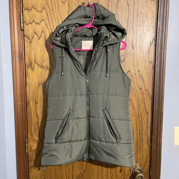 Altar’d state gray/green hooded vest. Sz large - Picture 1 of 2